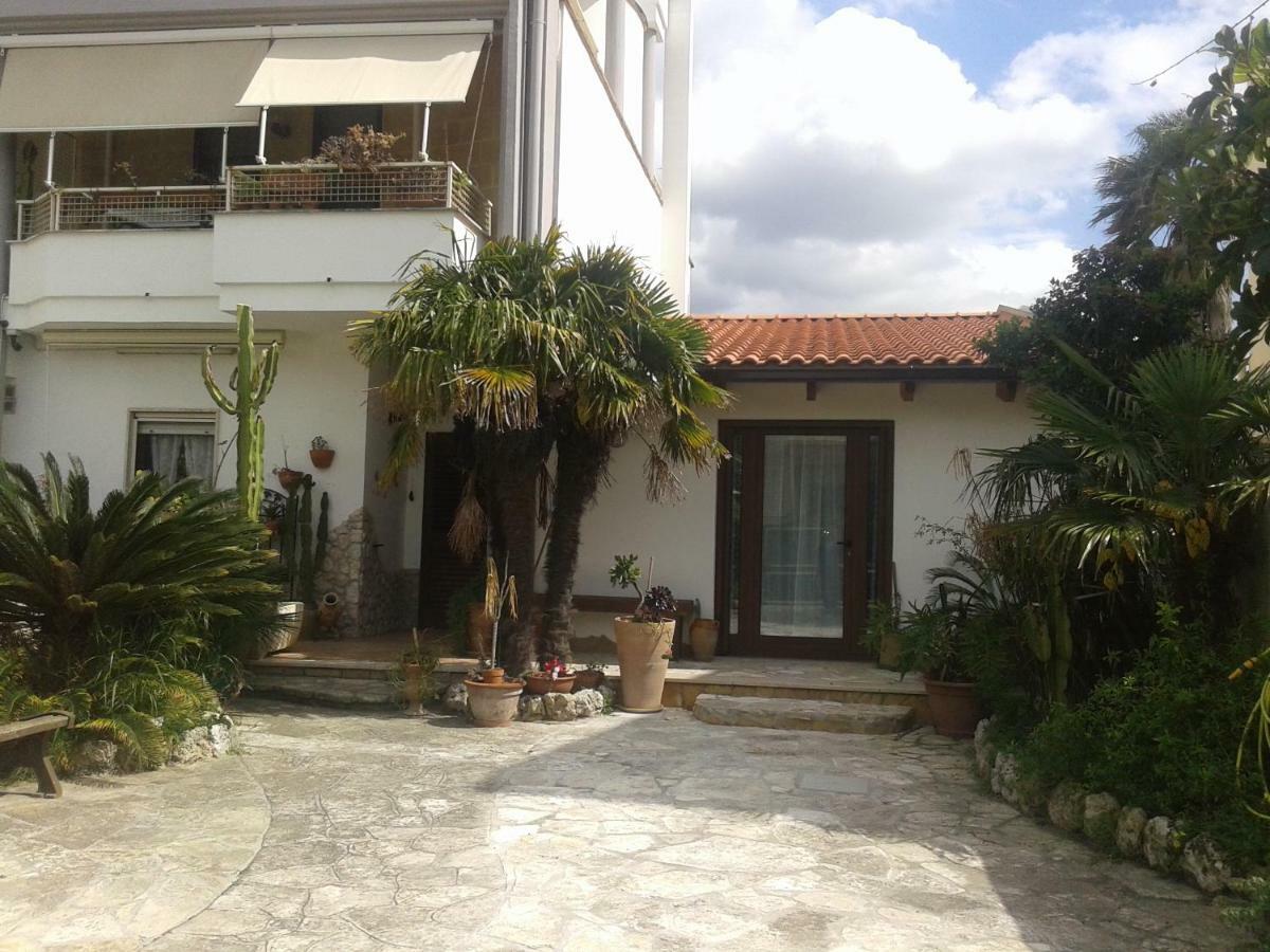 B&B Tra i mari del Salento Lecce Esterno foto